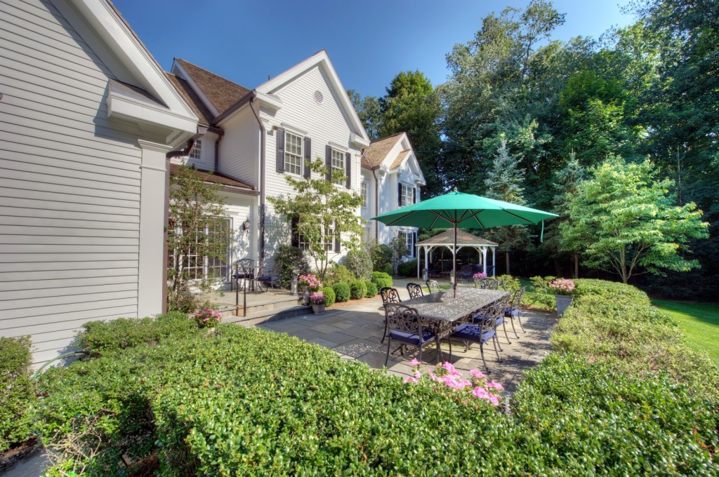 Elisabeth Hasselback's patio
