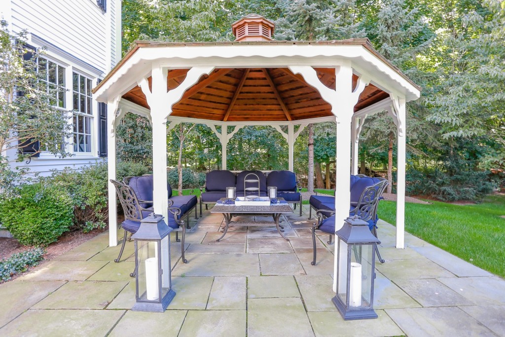 Elisabeth Hasselback's portico