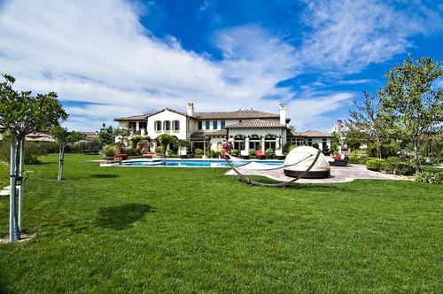 Justin Beibers home exterior