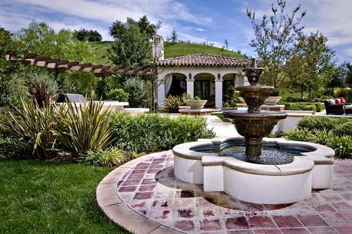 Justin Beibers home fountain