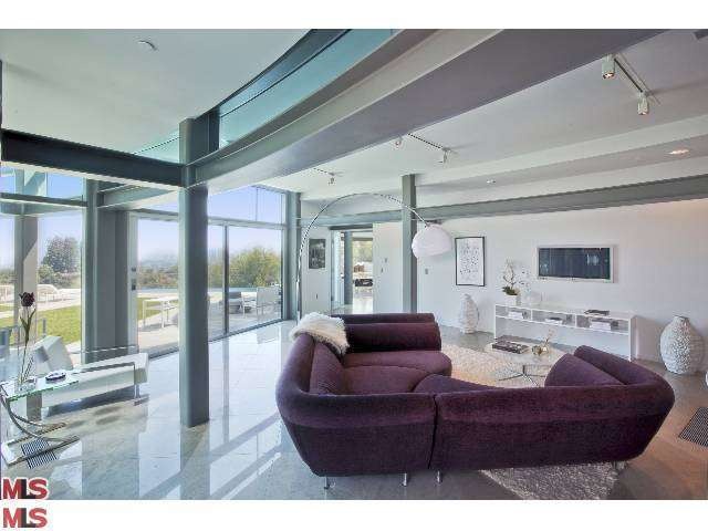 Bieber Reportedly Rents Glass House In Beverly Hills Zillow Porchlight