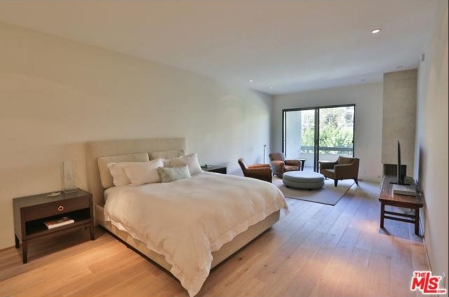 Kardashian bedroom2