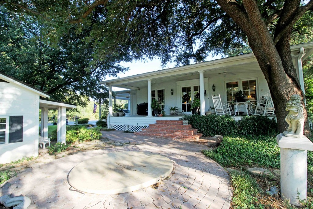 Magnolia porch
