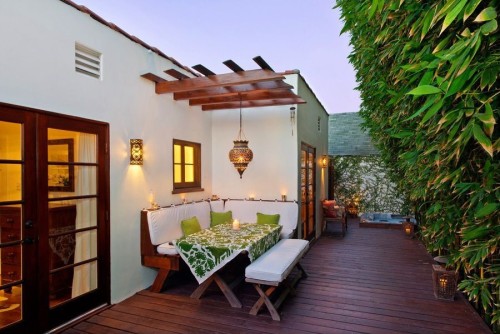 Outdoor patio table