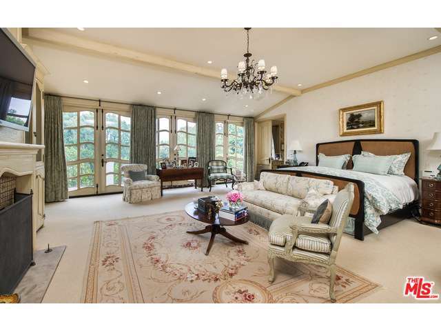 Sharon Osbourne's bedroom
