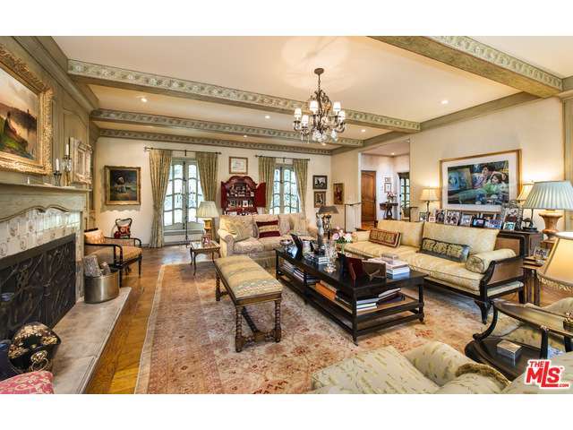 Sharon Osbourne's living room2