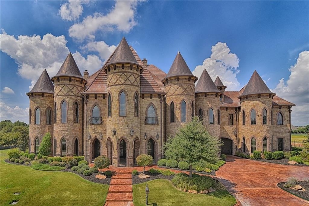 10-whimsical-fairy-tale-homes-zillow-porchlight