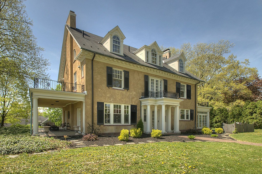 UPDATE Taylor Swift's Childhood Home in PA Sells for 700,000 Zillow