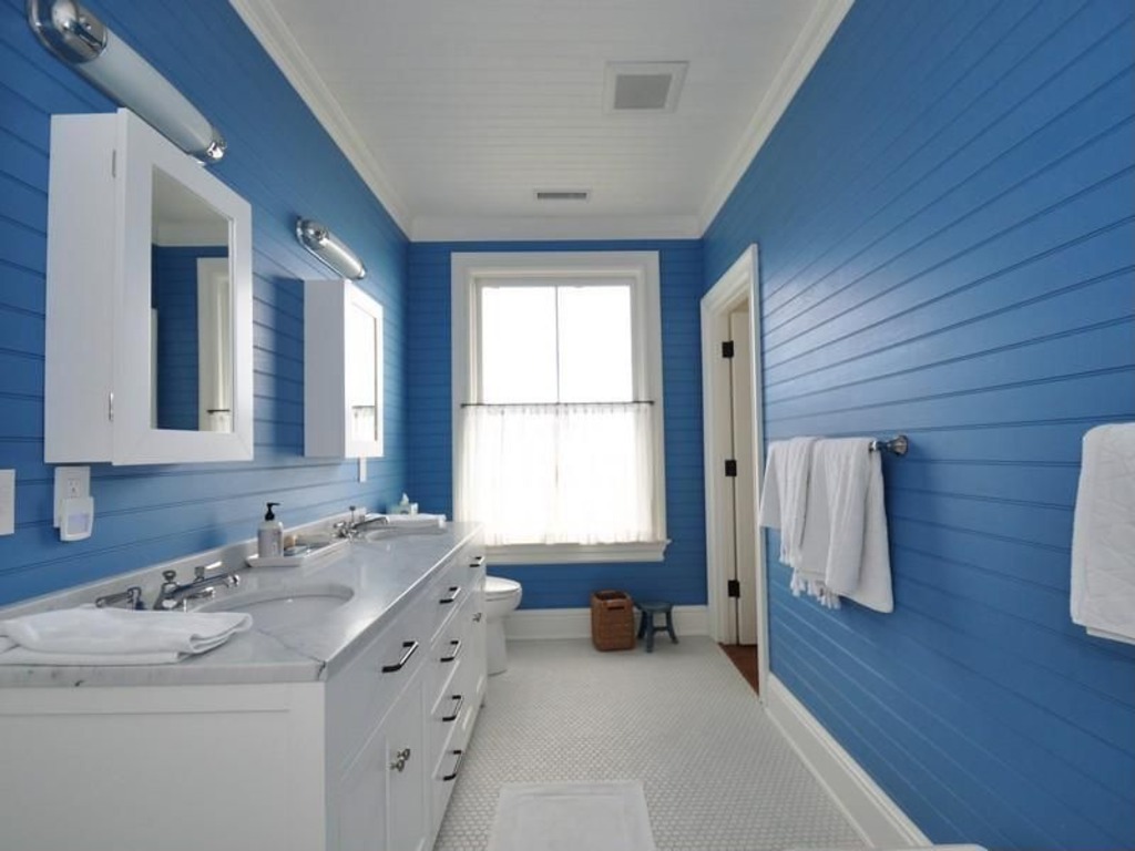 blue white bath