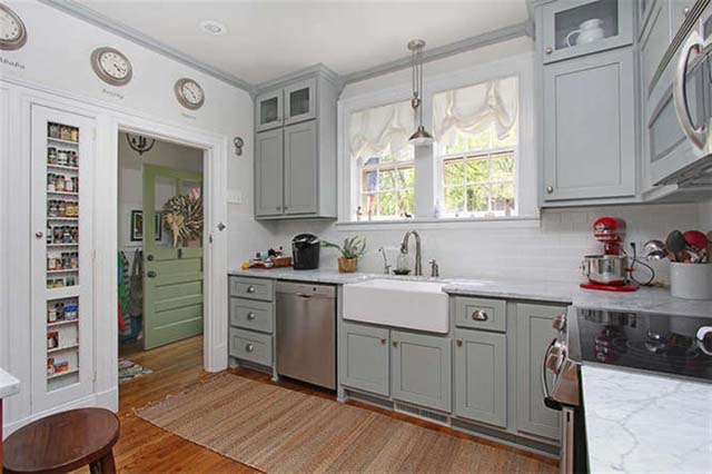 cottage-kitchen-with-grey-cabinets-i_g-ISl2wwraj8240l0000000000-_pYT9