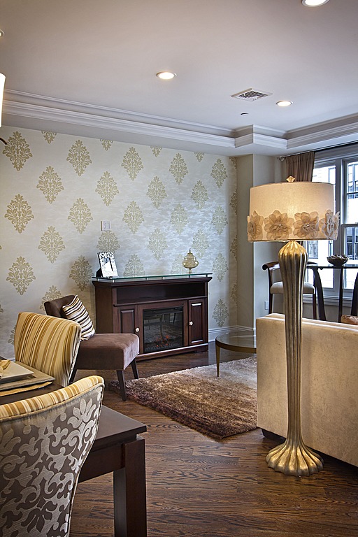 gold wallpaper lamp