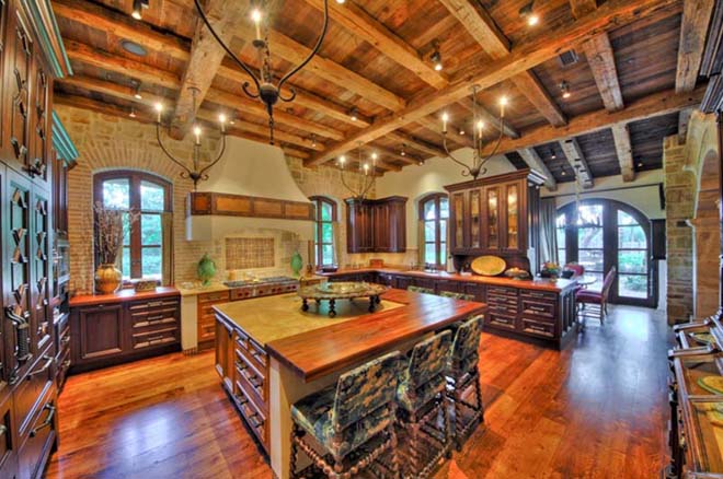 mediterranean-kitchen-with-exposed-beams-i_g-IS9h7q5gvc1zlw1000000000-shu1Y