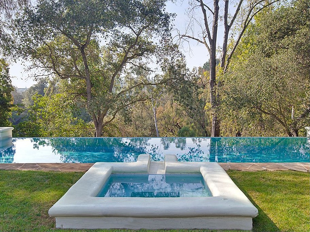 Pete Sampras Buys Estate With Private Rain Forest, Tennis